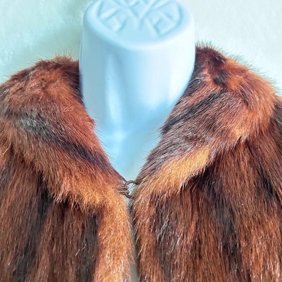 Vintage Fur Salon Stripling's Cape Fur Brown w/ Collar Arm Holes and Shoulder - Picture 5 of 13